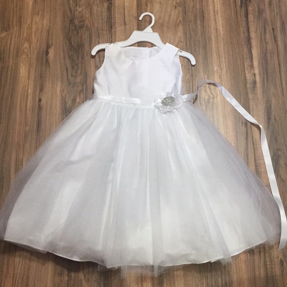 Beautiful Flower girl white tulle dresses Sz 4 & 8 - Picture 2 of 6